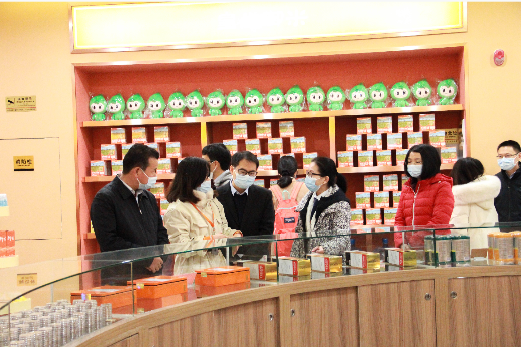 廣東省社會科學院黨組書記郭躍文一行蒞臨衍生健康醫(yī)藥產(chǎn)業(yè)園參觀調研